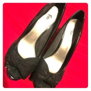 black high heels.